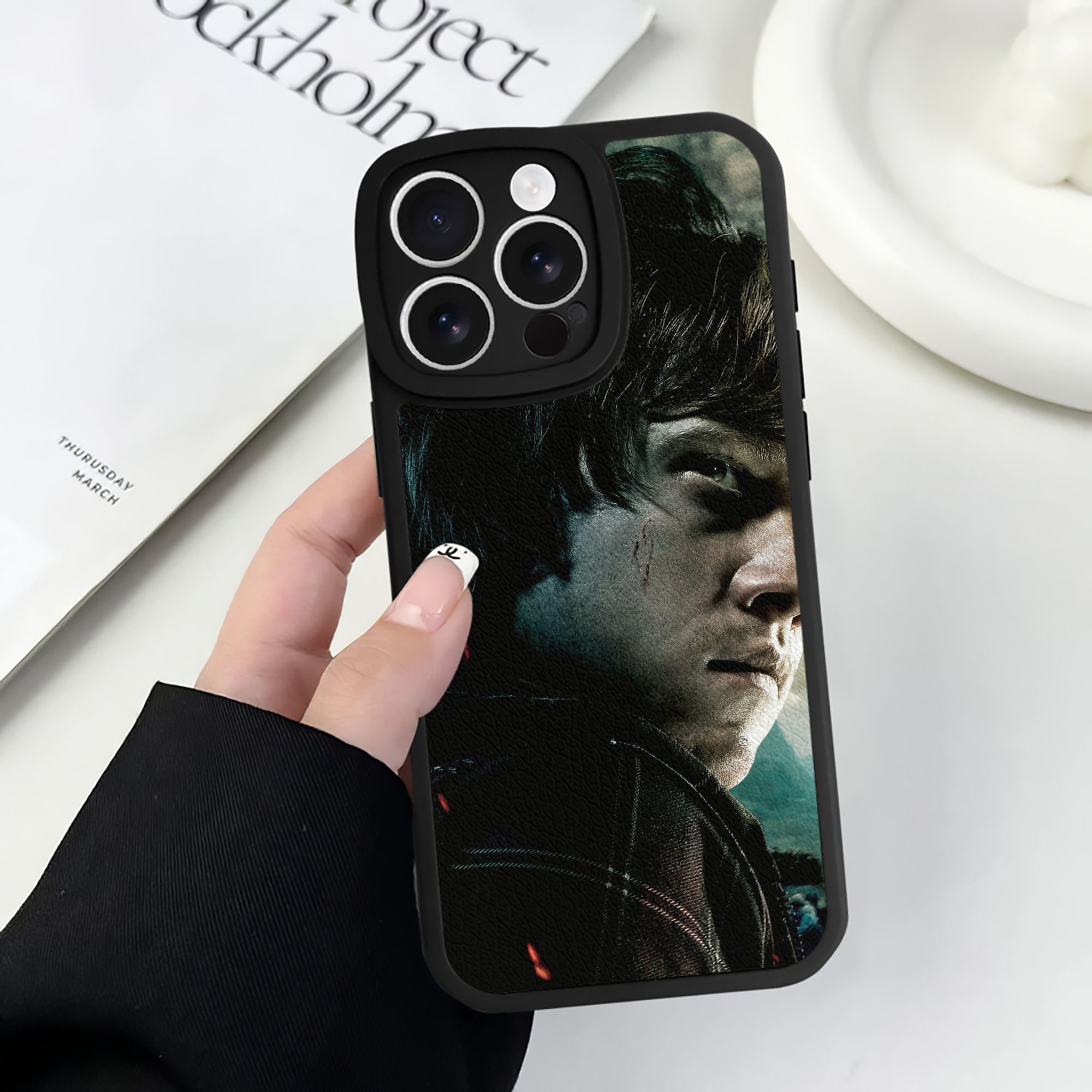 （画像用） Harry Potter ハリー・ポッターシリーズ 【iPhone 16シリーズ対応】シリコンスマホケース（レザー調） 材質：シリコン